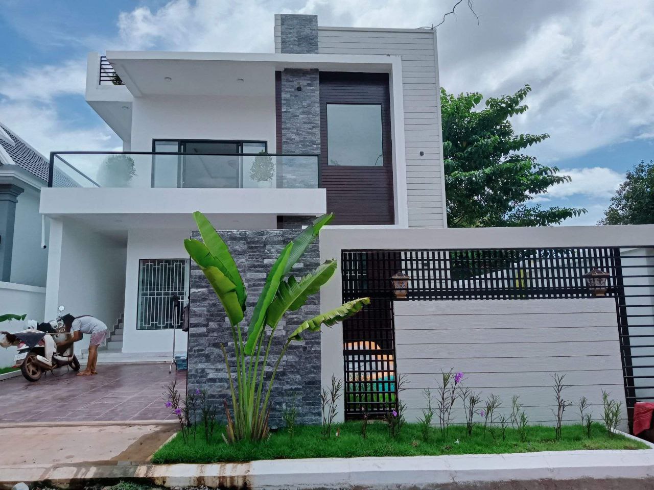Two-Storey House with Rental Income — photo 2