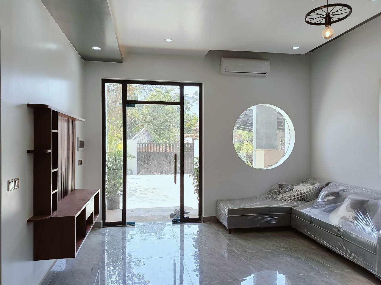 Private Modern House with Garden — photo 4