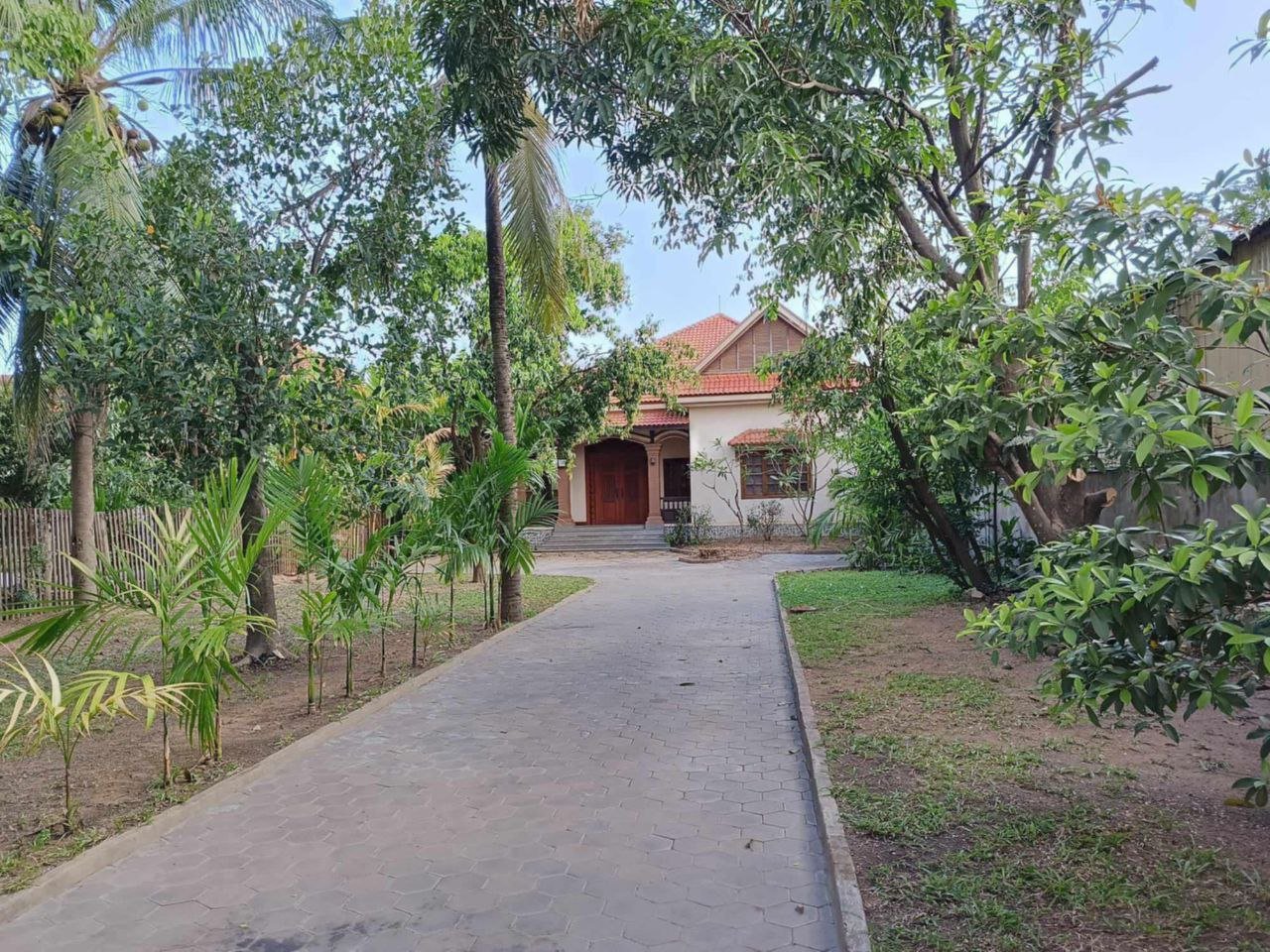 Private House with Garden for Rent — photo 1